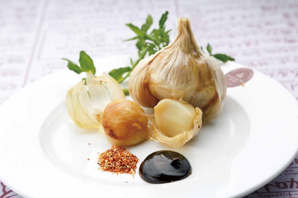 Garlic restaurant はじめの一っぽ「特大！福地ホワイト6片 にんにくの丸揚げ」