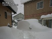 富山市は35年ぶり大雪で積雪115cm　午後も北陸は積雪の急増に警戒