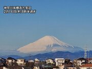 富士山は裾野まで雪化粧　関東各地からくっきり見える