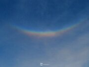 穏やかな朝　西日本の空に大きな逆さ虹「環天頂アーク」        