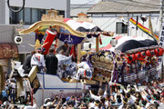 「神船」引き回しに大歓声、茨城 5年ぶりの「常陸大津の御船祭」