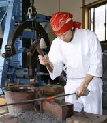 米国産砂鉄で日本刀作り、福井 古来技法伝授、販路拡大へ