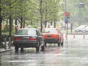 雨の日のタクシー、売り上げはどれぐらいアップする？        