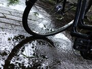 雨の日でも安全第一　自転車の正しい乗り方        