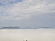 亀岡盆地で幻想的な雲海        