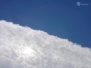 神戸の空に雲の境界線　青空と雲で二分