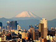 久しぶりに快晴の東京都心　初冠雪の富士山もクッキリ        