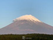 富士山にモフモフ雲の帽子　笠雲が出現        