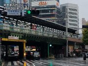 東京都心も傘が欠かせない雨に　帰宅時間帯も降り続く