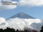 頭を雲の上に出す富士山　衛星画像でもその様子がはっきりと