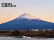 師走の碧空と朝陽に染まる紅富士