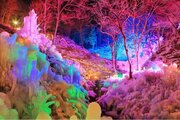 秩父路の冬の風物詩　200ｍに渡る幻想的な氷の世界を観賞　休暇村奥武蔵では１月１４日（日）から金曜日と日曜日の夜限定で「あしがくぼの氷柱」観賞にご案内します