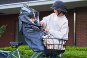 雨、風や寒さ、日差しからも子どもを守ってオールシーズン活躍　自転車フロントチャイルドシート用レインカバー新発売