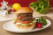 ”ファミレス神戸牛”が手掛ける神戸牛プレミアムハンバーガーを2月7日より1週間限定で半額セールを実施