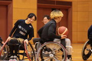 【佛教大学】障がいの有無に関わらず”誰もが主役になれる” パラスポーツの魅力を学生が学生に伝える「車いすバスケットボール体験会」を開催