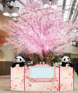 3月1日(金)よりアトレ上野JR上野駅　「パンダと桜の木」が中央改札外グランドコンコースに登場！「パンダ自身」のオリジナルしおりシールをプレゼントします！