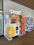 豊川市初！イオンモール豊川で350円搾りたてオレンジジュース自販機IJOOZが稼働開始！