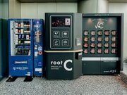 スマートコーヒースタンド root C の隣にヨックモックの自動販売機「いつでもヨックモック」が登場！