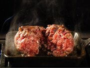 「元祖まるでユッケな和牛ハンバーグ」が、難波の焼肉店「生ホルモン処 京洛にくぷく」のランチメニューに新登場！