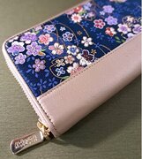 雛人形の着物に使われた端材を活用した財布『KANGA（カンガ）』。すべての財布の柄が違う1点物で選ぶ楽しさも魅力。