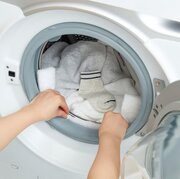 すき間に差し込んで、ホコリやゴミをキャッチ！「ドラム式洗濯機ドアパッキンすき間フィルター」を4月1日より発売