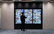 チームラボ、ダイビル本社6階エントランスに、タッチパネルサイネージ「Digital Information Wall」を導入。ダイビルの魅力をインタラクティブに伝える。