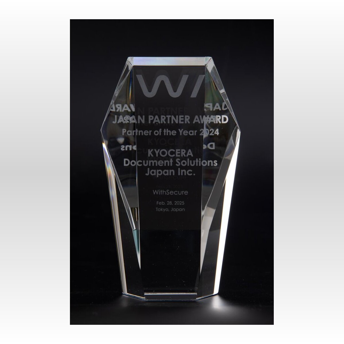 WithSecure社 「Japan Partner of the Year 2024」 を、京セラ WithSecure社 「Japan Partner of the Year 2024」 を、京セラ