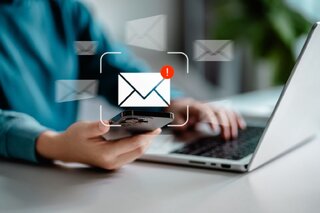 ｢まず出社したらメールを確認して返信｣は意味不明…仕事のデキる人が実践している返信のタイミングと文言