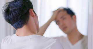 汗ばむと頭皮から｢古い油のニオイ｣がする…｢加齢臭はないのにくさい人｣に男性美容師が勧める簡単チェック法