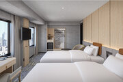 【新宿プリンスホテル】インバウンドの利便性向上のため、新宿観光に便利な機能を追加。世界に誇る繁華街・新宿の街と繋がるホテルを目指し、客室をリニューアル