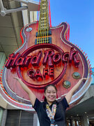 アメリカンレストラン「ハードロックカフェ」横浜店　改装に伴い一時閉店！巨大ギターネオンサイン消灯セレモニーを開催