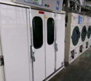 クリーニング事業で、大気汚染に繋がるVOC排出70％減の成功事例石油系溶剤を回収できる乾燥機導入　回収後に洗剤で再利用しコストカットを実現