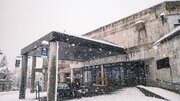 スキー場「エイブル白馬五竜」のベースセンター「エスカルプラザ」が12月23日（土）より全館オープン。BURTON STOREやRINGORILLAが新規出店し、23-24冬季シーズンが本格スタート！