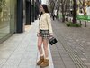 画像：モデルの横田真悠さんが4月15日、自身のInstagramを更新。圧巻の美脚があらわになったショットを公開し、「スタイル良すぎる」と称賛の声が上がっ…