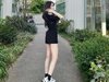 画像：モデルでタレントのダレノガレ明美さんは4月15日、自身のInstagramを更新。美しい脚があらわになった姿を披露しました。（サムネイル画像出典：ダ…