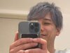 画像：俳優の二宮和也さんは4月19日、自身のXを更新。シルバーカラーのヘアを披露しました。（サムネイル画像出典：二宮和也さん公式Xより）