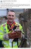 画像：狭い壁の間に挟まれ、身動きが取れなくなっていたところを救出された猫。消防隊員に抱かれていたが、どこか不満な様子だった（『Lancashire Fire and …