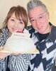 画像： 渡辺美奈代、28周年の結婚記念日に撮影した夫婦ショットを公開「愛弥が買ってきてくれたケーキを頂き」