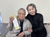 画像： 三田佳子、伊東四朗にプレゼントした珍しい品「焼酎がお好きということで」