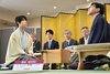 画像：永瀬九段 師匠譲り?の作戦披露 8手目角上がり 藤井名人との第2局始まる