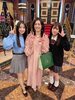 画像： 野々村友紀子、長女と次女との3ショットを公開「娘と一緒で変な緊張をしている49歳の私」