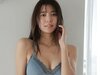画像：写真週刊誌『FRIDAY』（講談社）の公式Instagramが5月4日、投稿を更新。モデルで俳優の川津明日香さんのランジェリー姿が写った未公開ショットを披露…