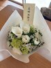 画像： 上島竜兵さんの妻、亡き夫のために供花し続けてくれる人物を明かす「35周年おめでとうございます！」