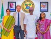 画像：ナイジェリア訪問最終日、ラゴス州知事公邸に招待されたヘンリー王子夫妻。ババジデ・サンウォオル州知事夫妻から歓迎を受けた（『Lagos State　Ins…