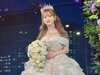 画像：2023年8月に結婚を発表したヘラヘラ三銃士のまりなさんが、結婚式でのウエディングドレス姿を公開し、「リアルプリンセス！」と話題を呼んでいま…
