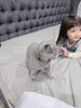 画像： 川崎希、可愛い愛猫と娘の姿を公開「いつも子どもたちの近くにくるんだ」