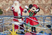 【ディズニー】サンタクロースが今年も登場！TDS「ディズニー・クリスマス・グリーティング」お披露目