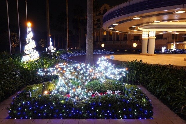画像：ディズニーアンバサダーホテルの素敵なクリスマス As to Disney artwork, logos and properties： (C) Disney