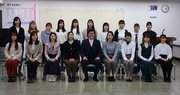 京都女子大の学生たちがスマート道路灯の活用アイデアを裾野市長に提案
