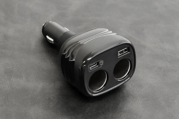 画像：車載充電器「OWL-CCUCD2D2-BK」